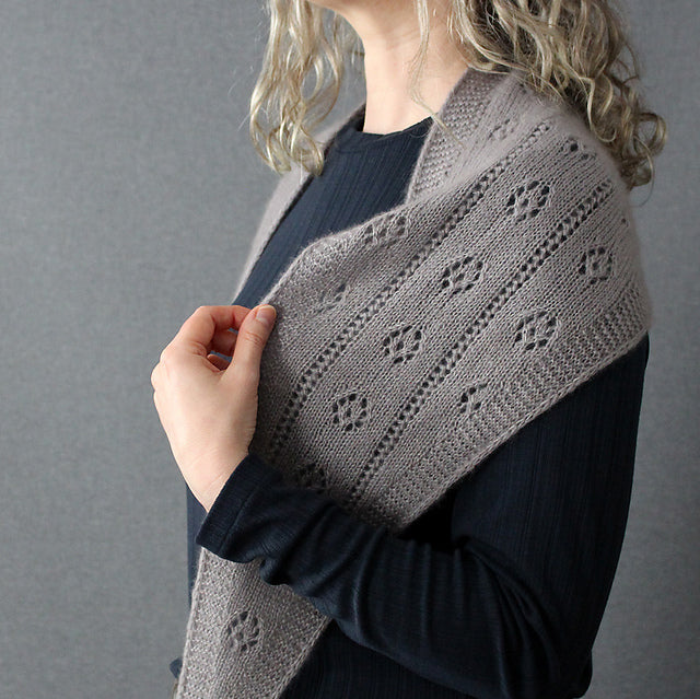 Kit de tricot - Claire Scarf par Lisa Hannes