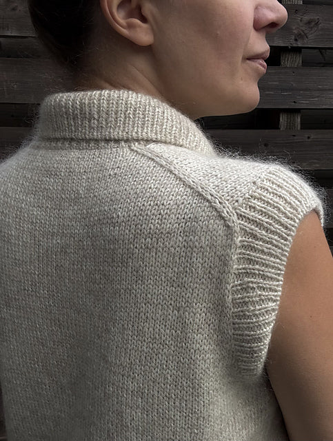 Kit de tricot - Mistfall Vest par Natalja Ledvanova