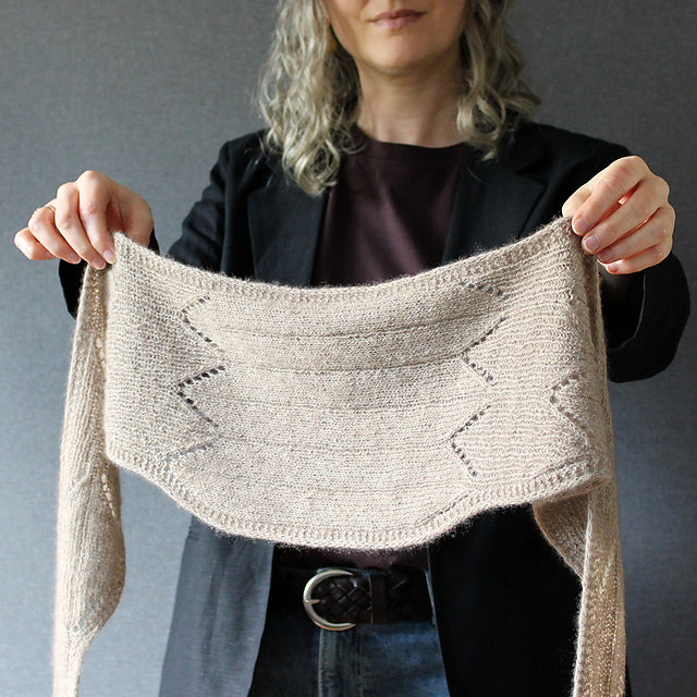 Kit de tricot - Pinecone Scarf par Lisa Hannes