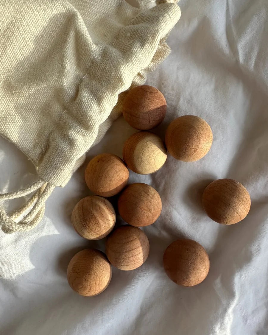 Boules en bois de cèdre - PetiteKnit