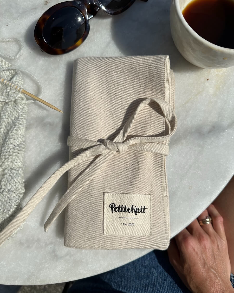 Knitters Knit To go Needle Case / Trousse à aiguilles pour tricoteuse - PetiteKnit