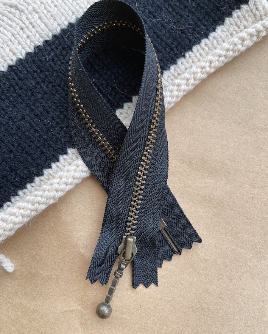 Black - 23 cm