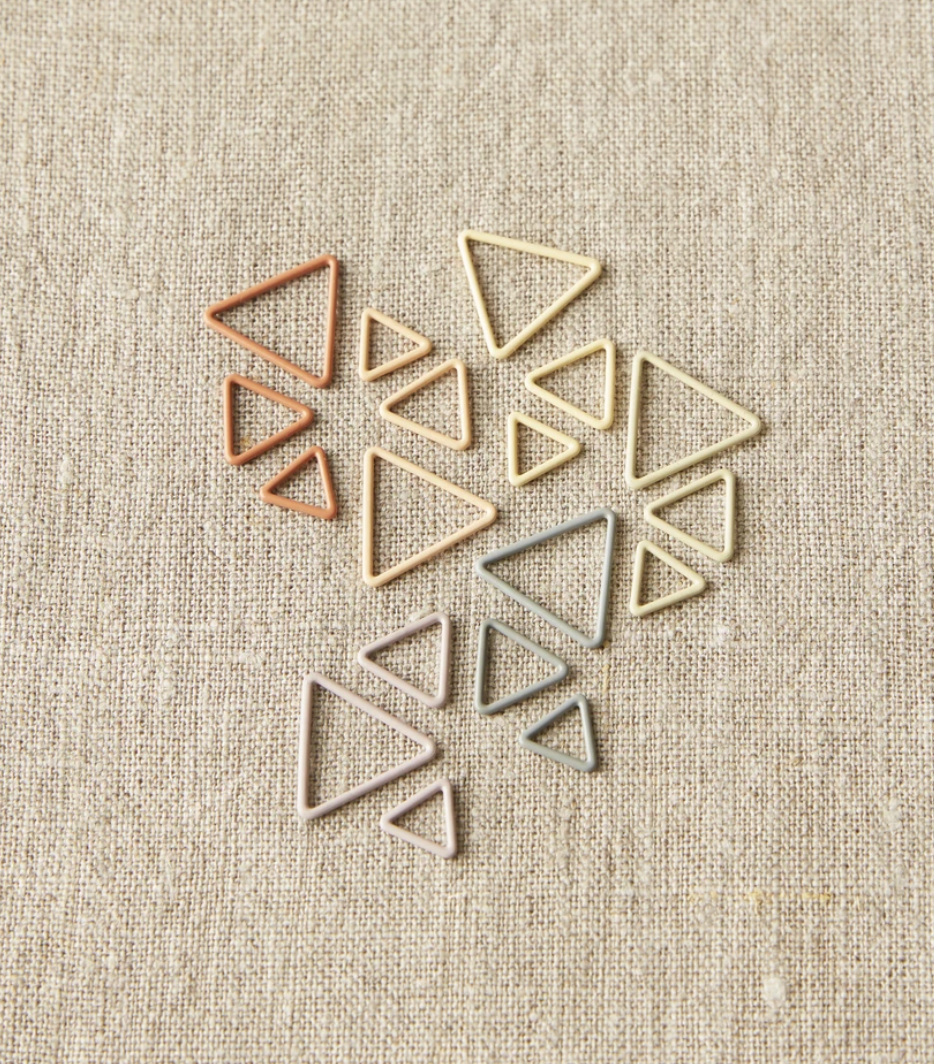 Marqueurs de points triangulaires tons de terre / Triangle Stitch Markers - Earth Tones