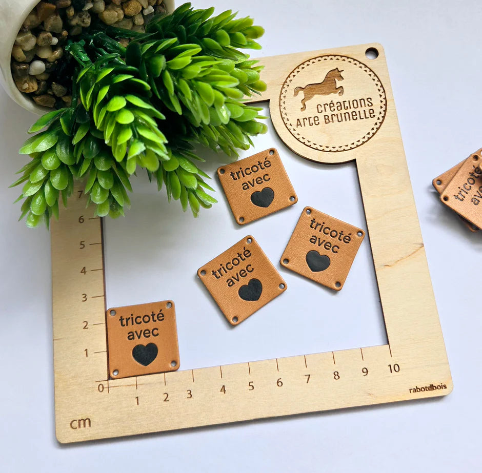 Étiquettes carrées "tricoté avec 🖤" - Arte Brunelle