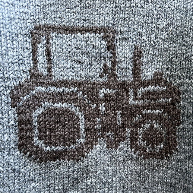 Kit de tricot - Tractor Sweater par Knitting For Olive