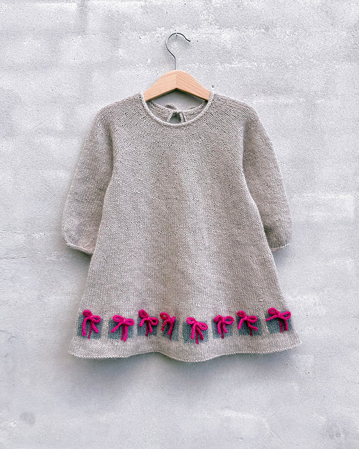 Kit de tricot - Christmas Morning Dress par Knitting For Olive