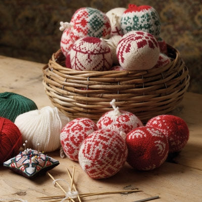 65 New Christmas Balls to Knit – Arne &amp; Carlos Livre anglais