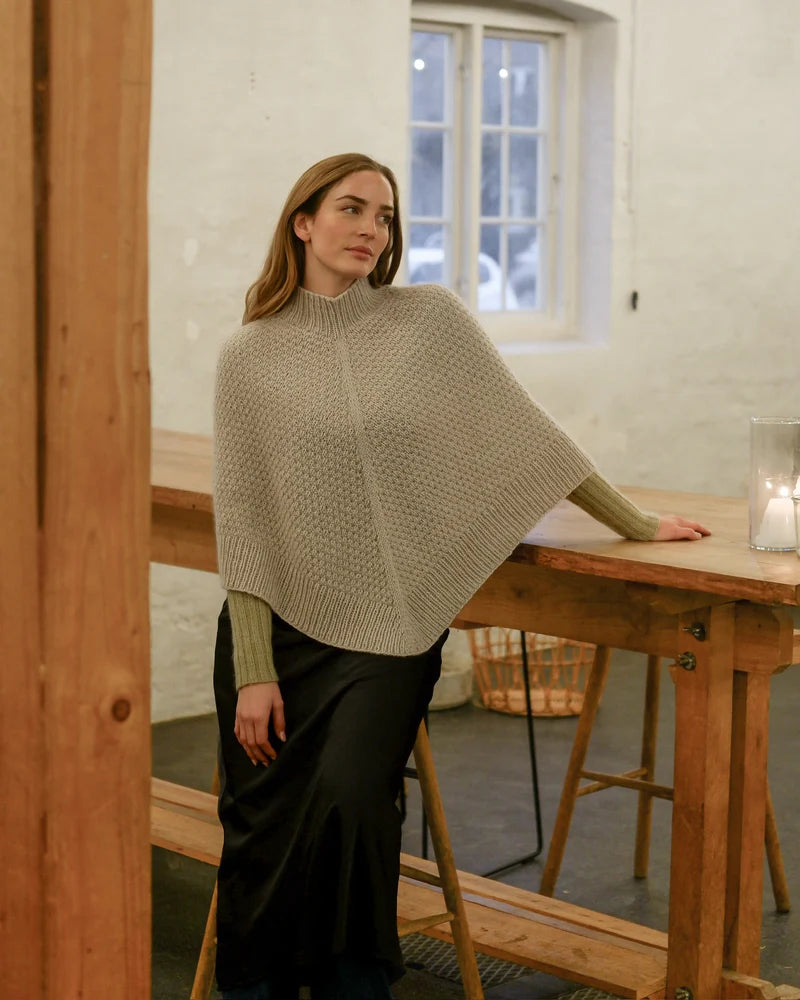 Kit de tricot - Elvira Poncho par Knitting For Olive