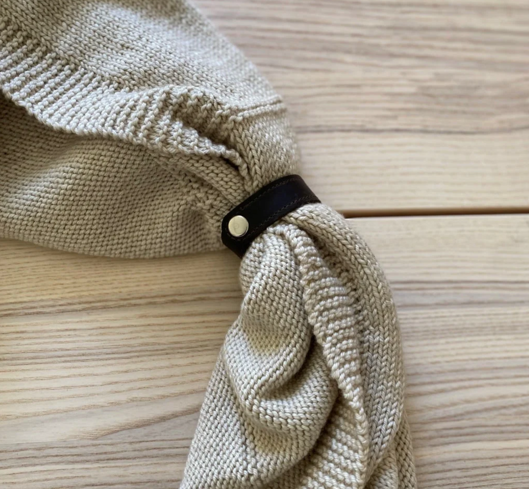 Leather Snap Shawl Cuff - Manchette châle à pression en cuir Thread & Maple