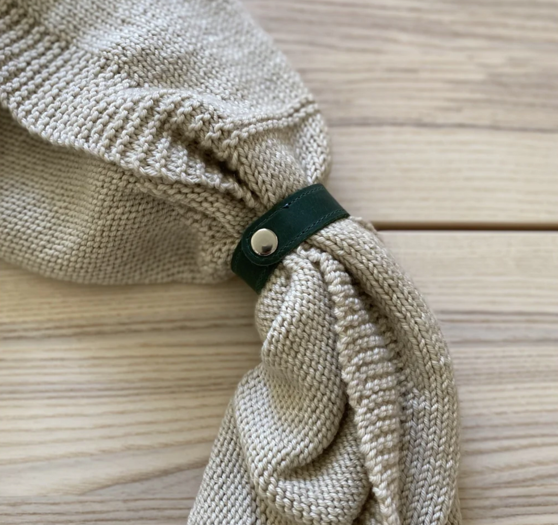 Leather Snap Shawl Cuff - Manchette châle à pression en cuir Thread &amp; Maple