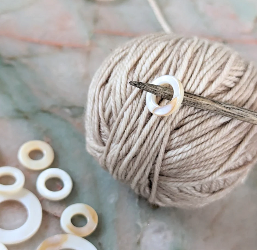 Seashell Stitch Markers - Marqueurs de point de coquillage Thread & Maple