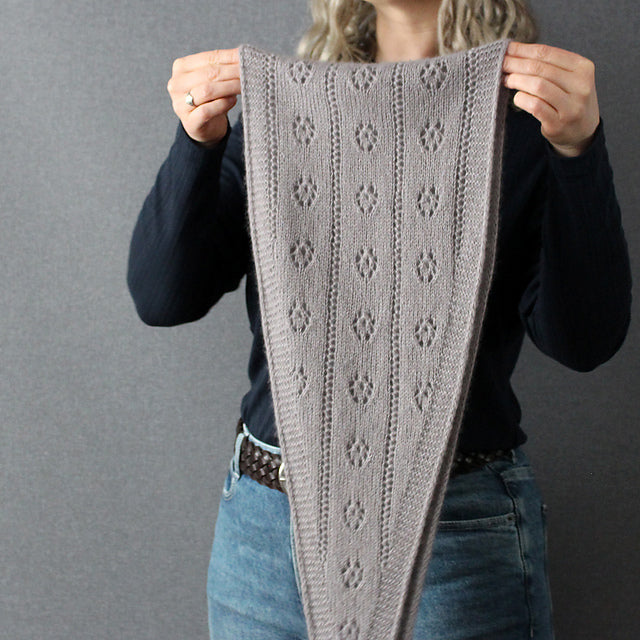 Kit de tricot - Claire Scarf par Lisa Hannes