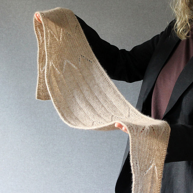 Kit de tricot - Pinecone Scarf par Lisa Hannes