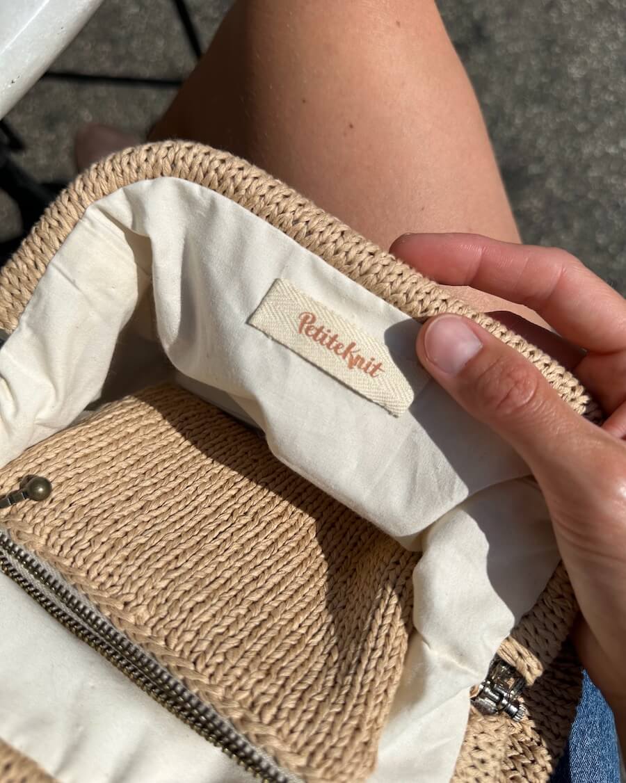 Lining for small frame clutch \ Doublure pour petite pochette avec cadre - Petiteknit