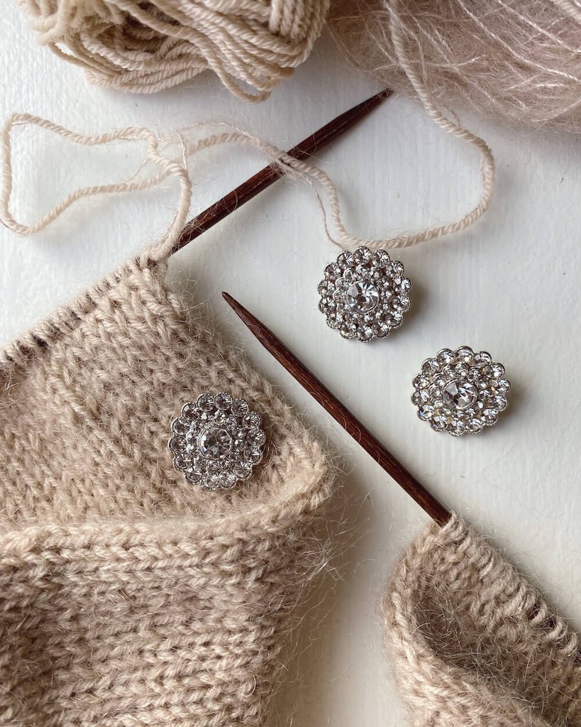 &quot;Boutons Bling pour Maude Tee&quot; - PetiteKnit