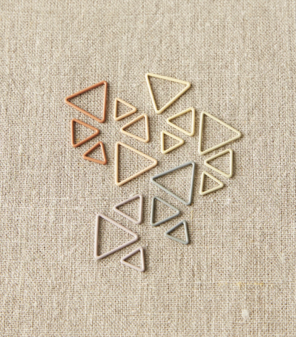 Marqueurs de points triangulaires tons de terre / Triangle Stitch Markers - Earth Tones